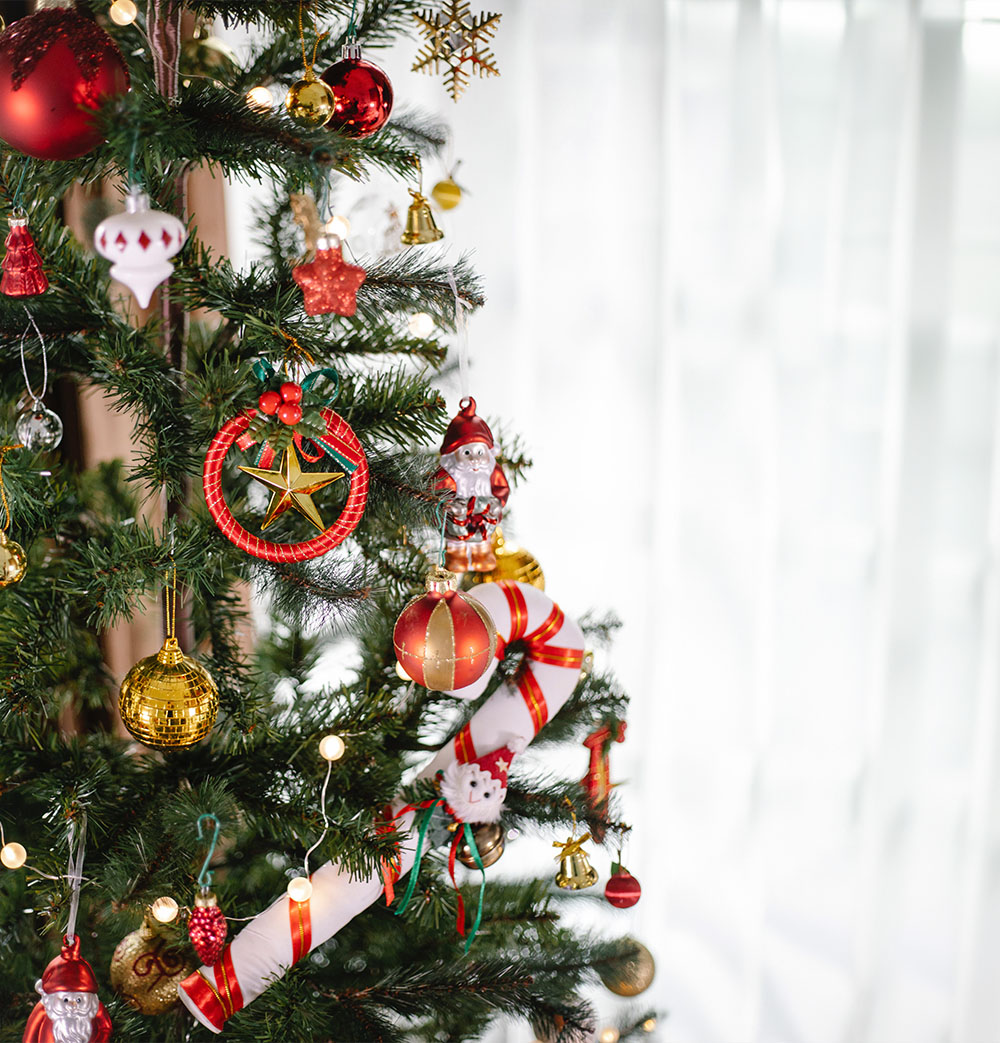 Ukrasi za božićno drvce: kuglice, zvjezdice i privjesci